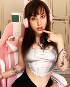 Debora Lombardi modella OnlyFans italiana