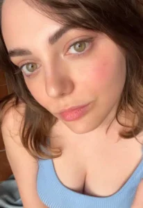 Piccola Marti creator italiana su OnlyFans